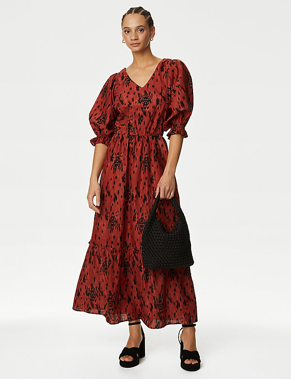 Gemustertes Midi-Kleid aus reiner Baumwolle mit V-Ausschnitt - DE