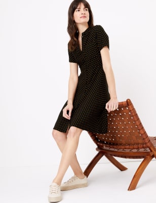 Mini-overhemdjurk met zakje en stippenpatroon