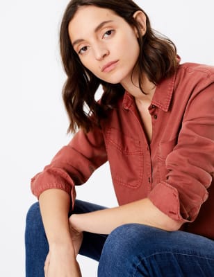 Chemise boutonn&eacute;e &agrave; poches plaqu&eacute;es