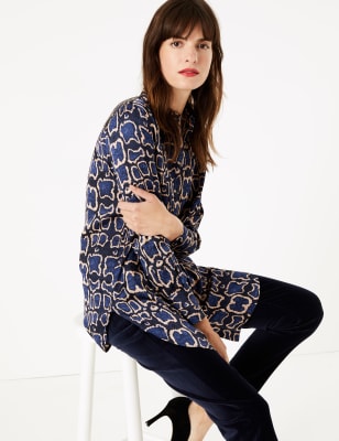 Chemise longue en satin &agrave; imprim&eacute; animal