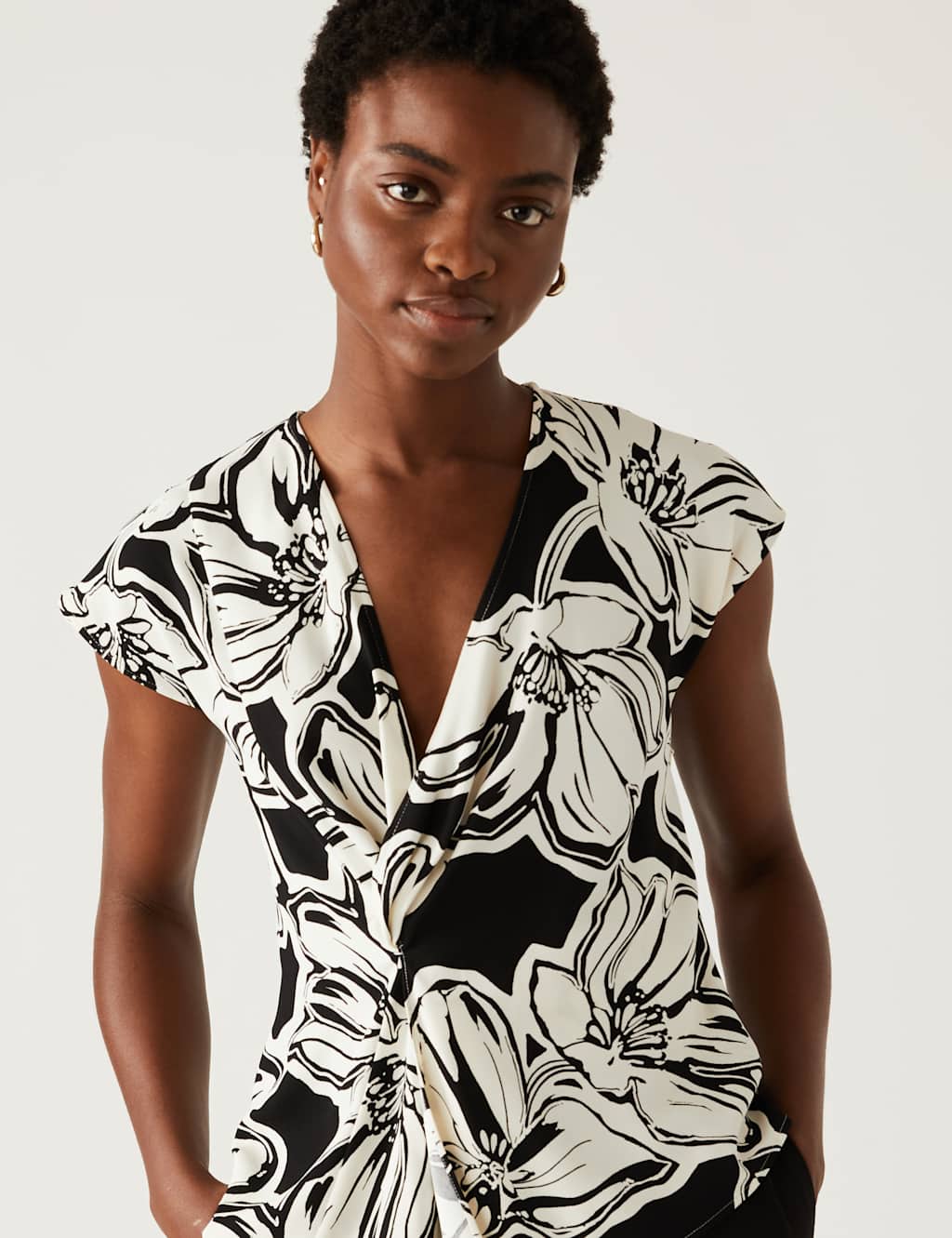 Floral V-Neck Knot Front Blouse image 3