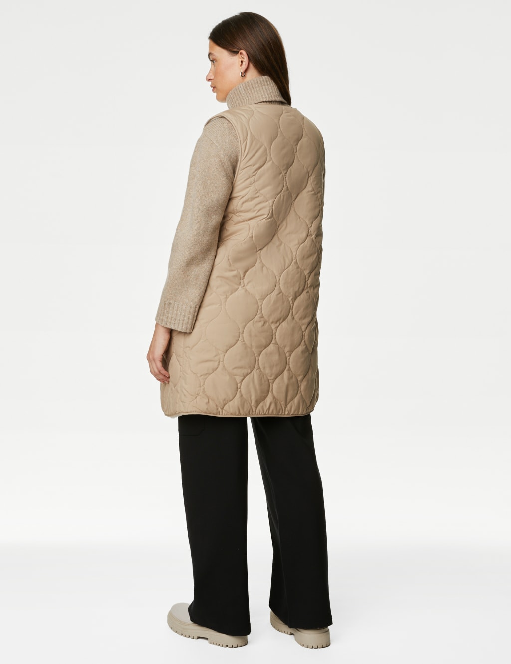 Reversible Quilted Borg Lined Gilet image 6