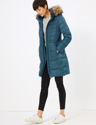 Capuche bord&eacute;e de fausse fourrure