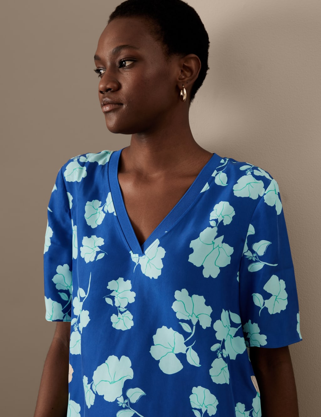Cupro Rich Printed V-Neck Blouse image 3