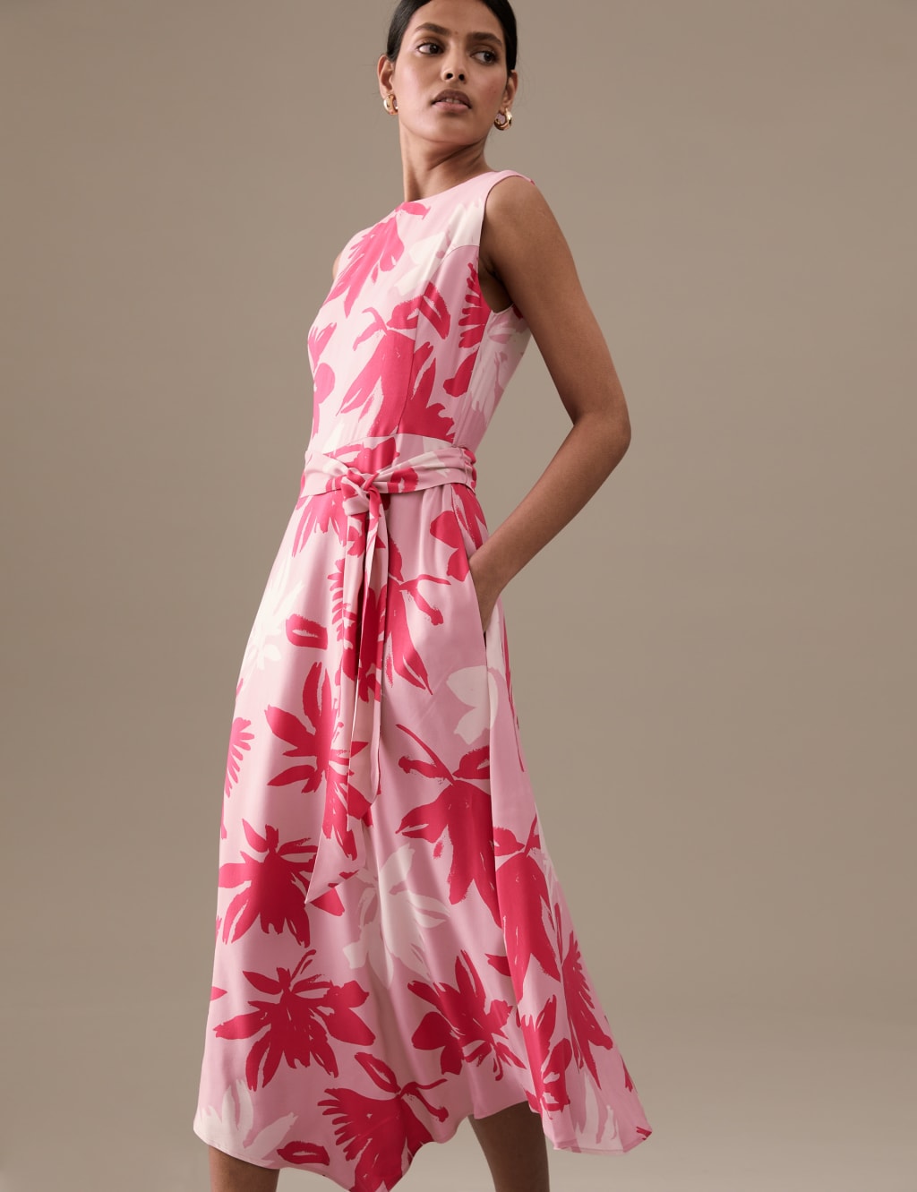 Printed Round Neck Midi Shift Dress image 3