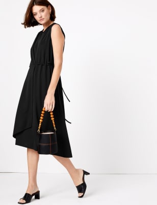 Mouwloze midi-wikkeljurk van jersey met striksluiting