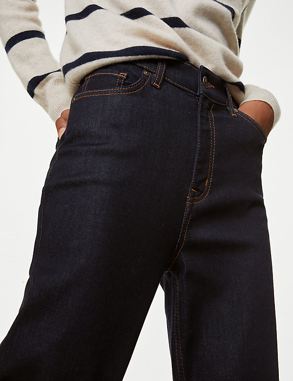 Jeans mit ausgestelltem Bein und hohem Bund - DE