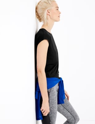 Top met korte mouwen en rugdetail