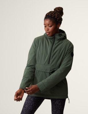 Half zip outlet with hood