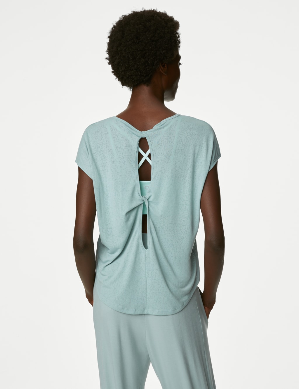 Scoop Neck Twist Back Yoga T-Shirt image 5