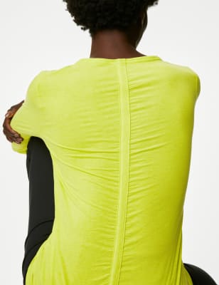 Scoop Neck Ruched Back Yoga Top