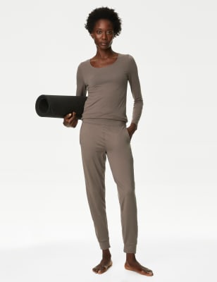 

Womens Goodmove Go Balance Cuffed Yoga Jogger - Taupe, Taupe