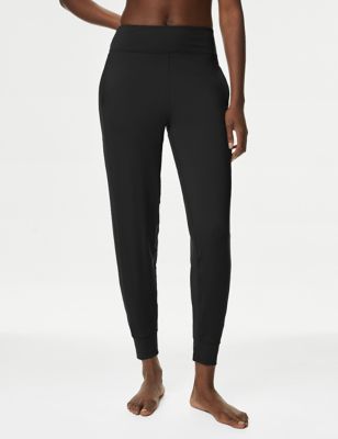 The £19.50 Marks and Spencers shaping leggings that shoppers say make them  a whole dress size smaller - MyLondon