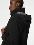 Veste de sport imperméable à capuche, dotée de la technologie Stormwear™ Ultra