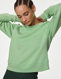 Bequemes, kurzes Yoga-Sweatshirt mit U-Ausschnitt