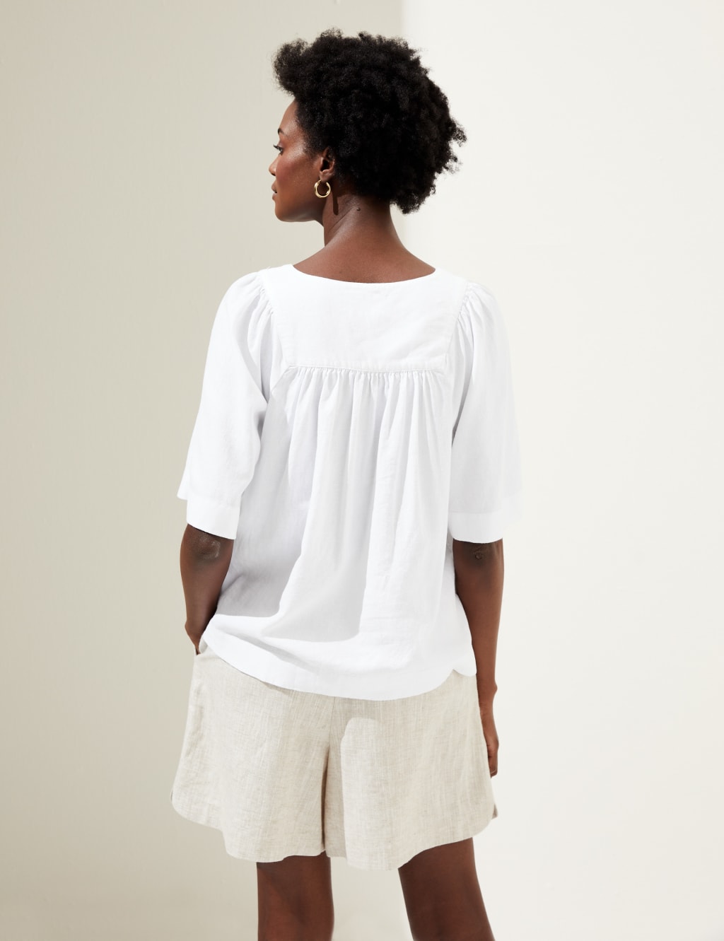 Linen Rich V-Neck Relaxed Blouse image 4