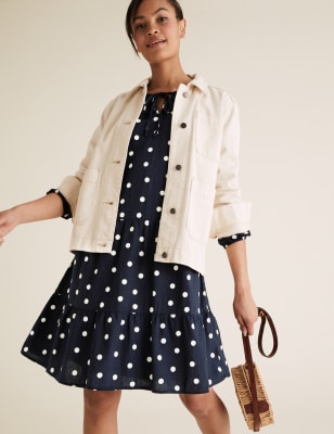  Robe coupe courte en lin à motif pois, encolure à nouer et volants - Navy Mix