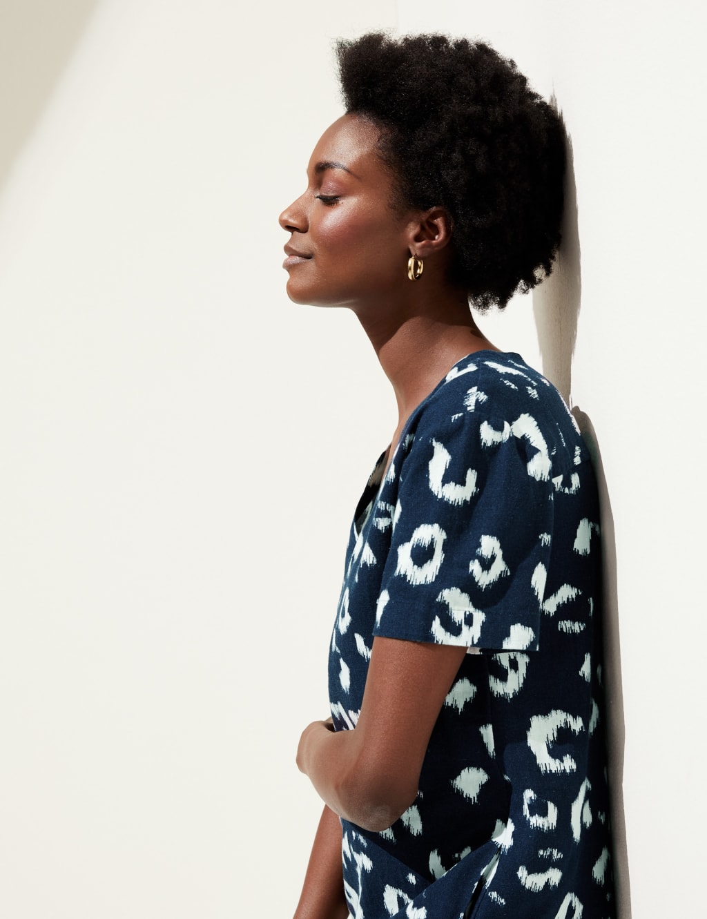 Linen Rich Printed V-Neck Midi Shift Dress image 2