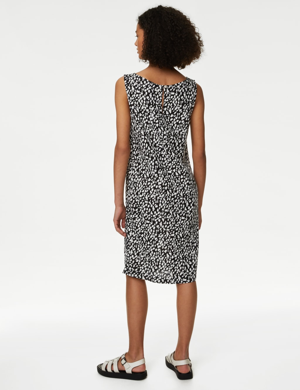 Linen Rich Printed Round Neck Shift Dress image 4
