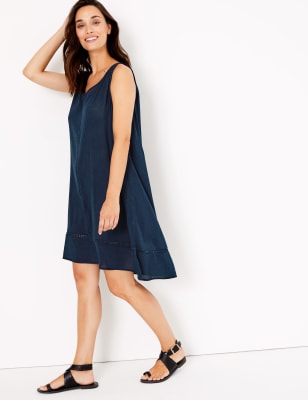 Robe de plage sans manches coupe d&eacute;contract&eacute;e, effet froiss&eacute;