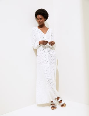 Robe Longue A Taille Ajustee Col En V Et Broderies