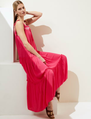 

Womens M&S Collection Midaxi-Stufenkleid mit eckigem Ausschnitt und Stickerei - Fuchsia, Fuchsia