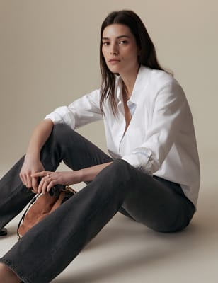 Tencel&trade;-rijke jeans met hoge taille, uitlopende pijpen en slanke pasvorm