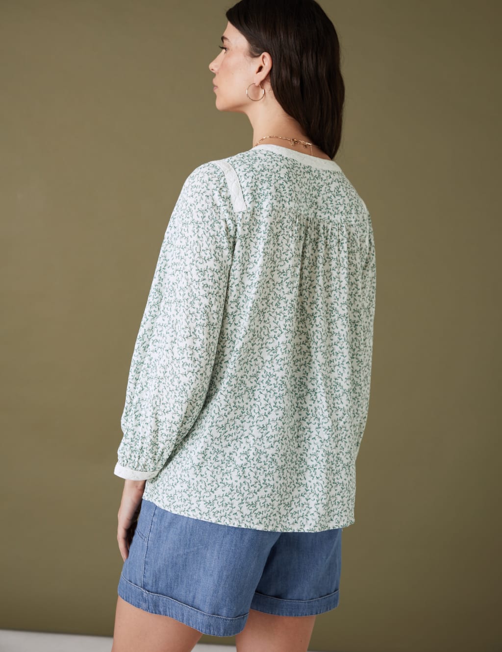 Floral Notch Neck Lace Detail Blouse image 4
