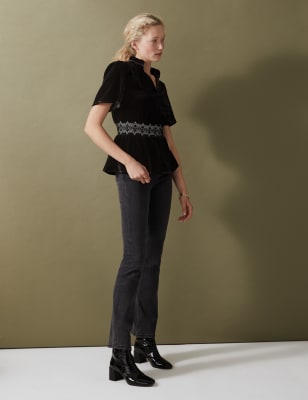

Womens Per Una Tailliertes Oberteil aus Samt mit Stickerei und kleinem V-Ausschnitt - Black Mix, Black Mix