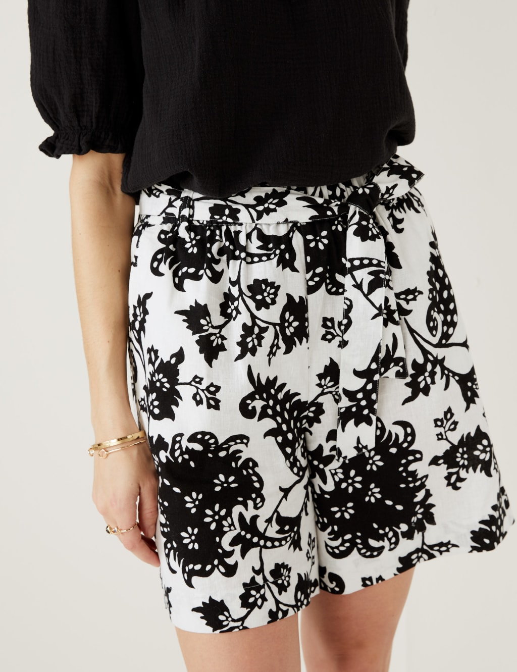 Linen Rich Printed High Waisted Shorts image 3