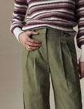 Pantalón de pata ancha con pinzas con lino