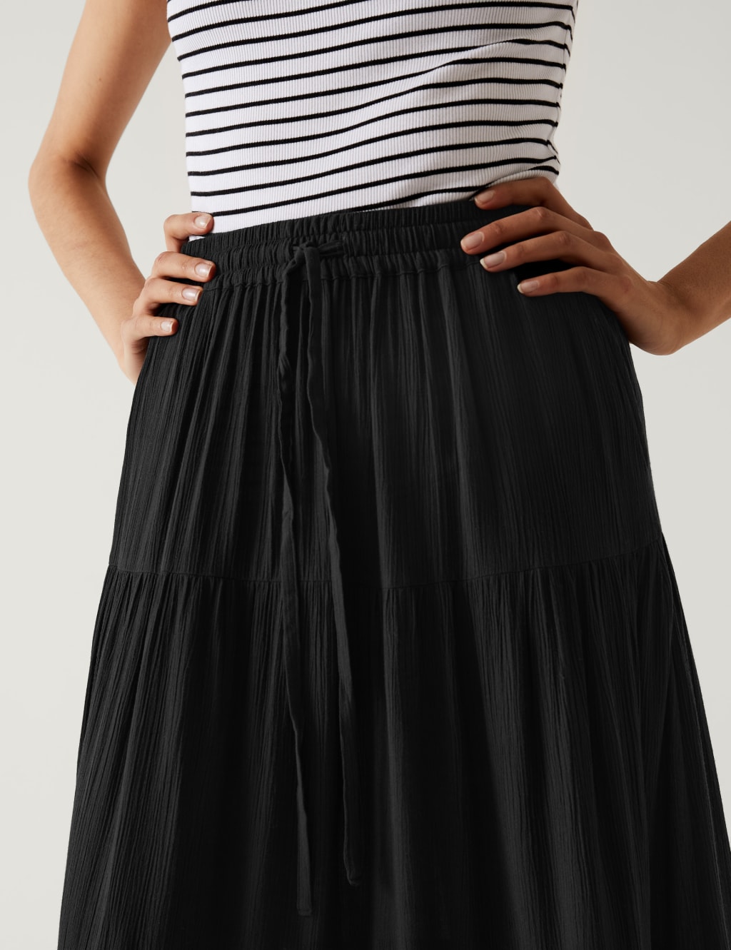 Textured Midaxi Tiered Skirt image 3