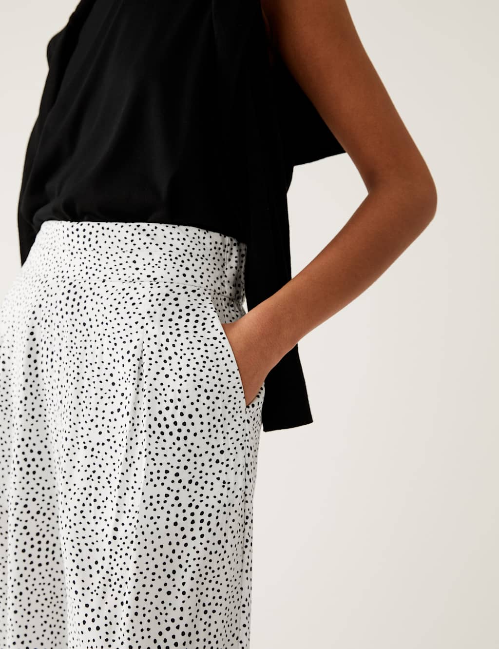 Printed Wide Leg Cropped Trousers image 3