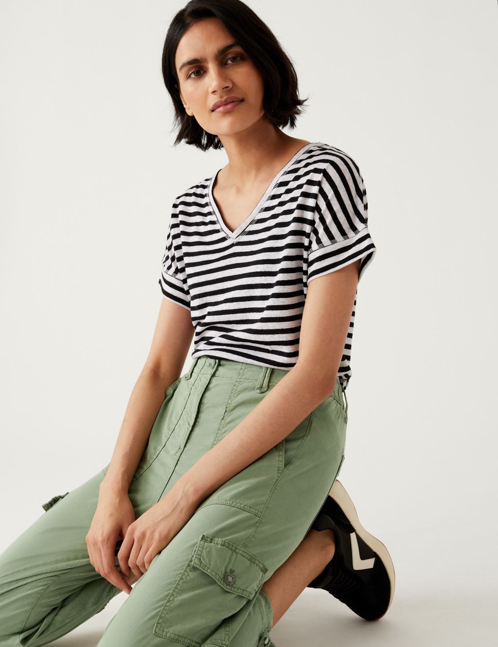 Lyocell Rich Cargo Cropped Trousers image 3