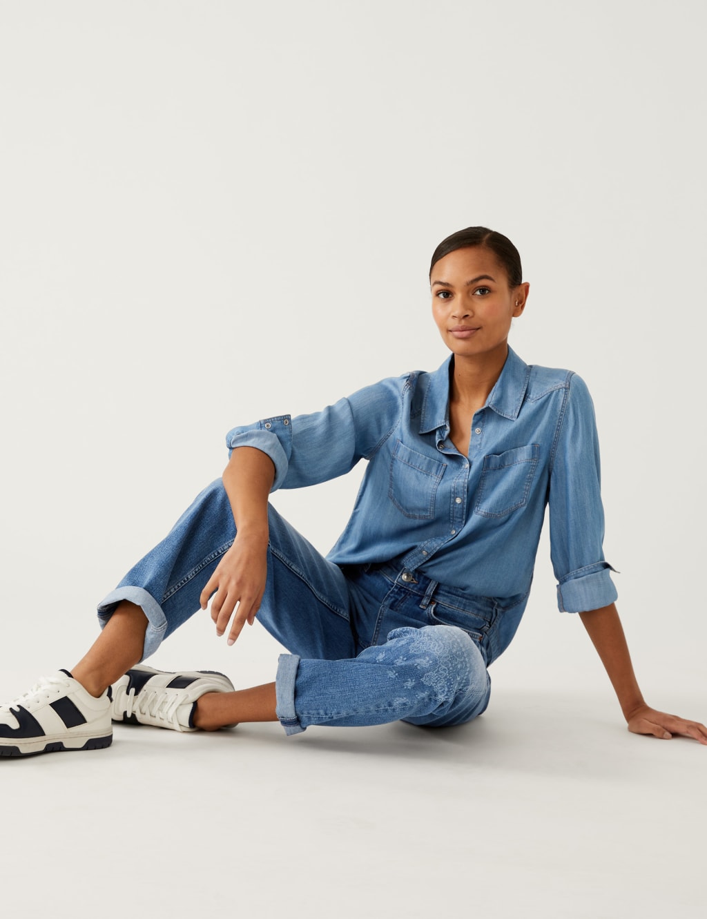 Boyfriend Ankle Grazer Jeans image 3