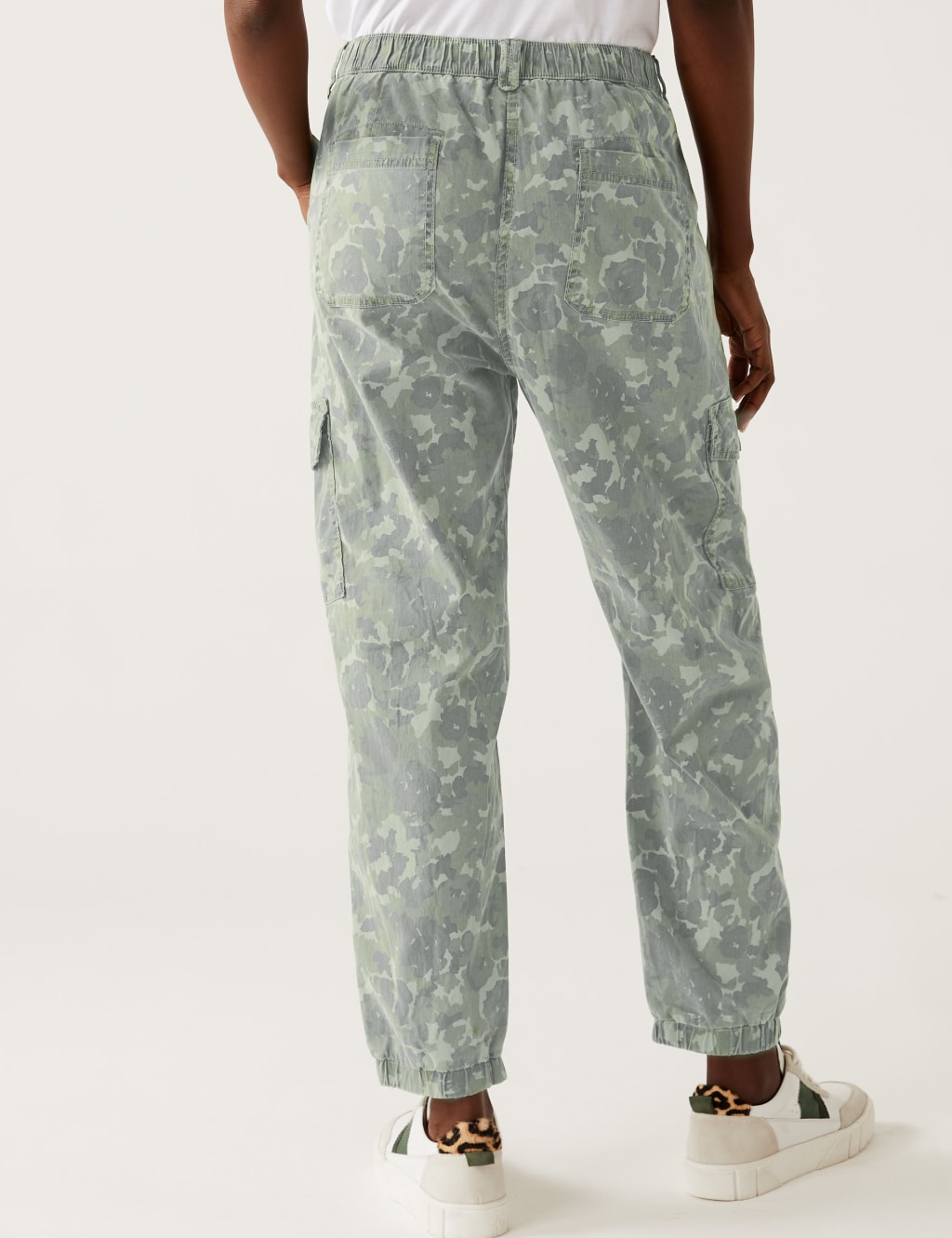Lyocell Rich Cargo Tea Dyed Trousers image 4
