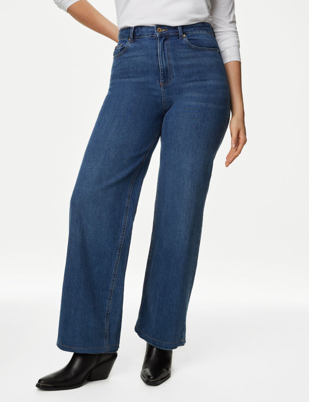 The Wide-Leg Jeans image 5