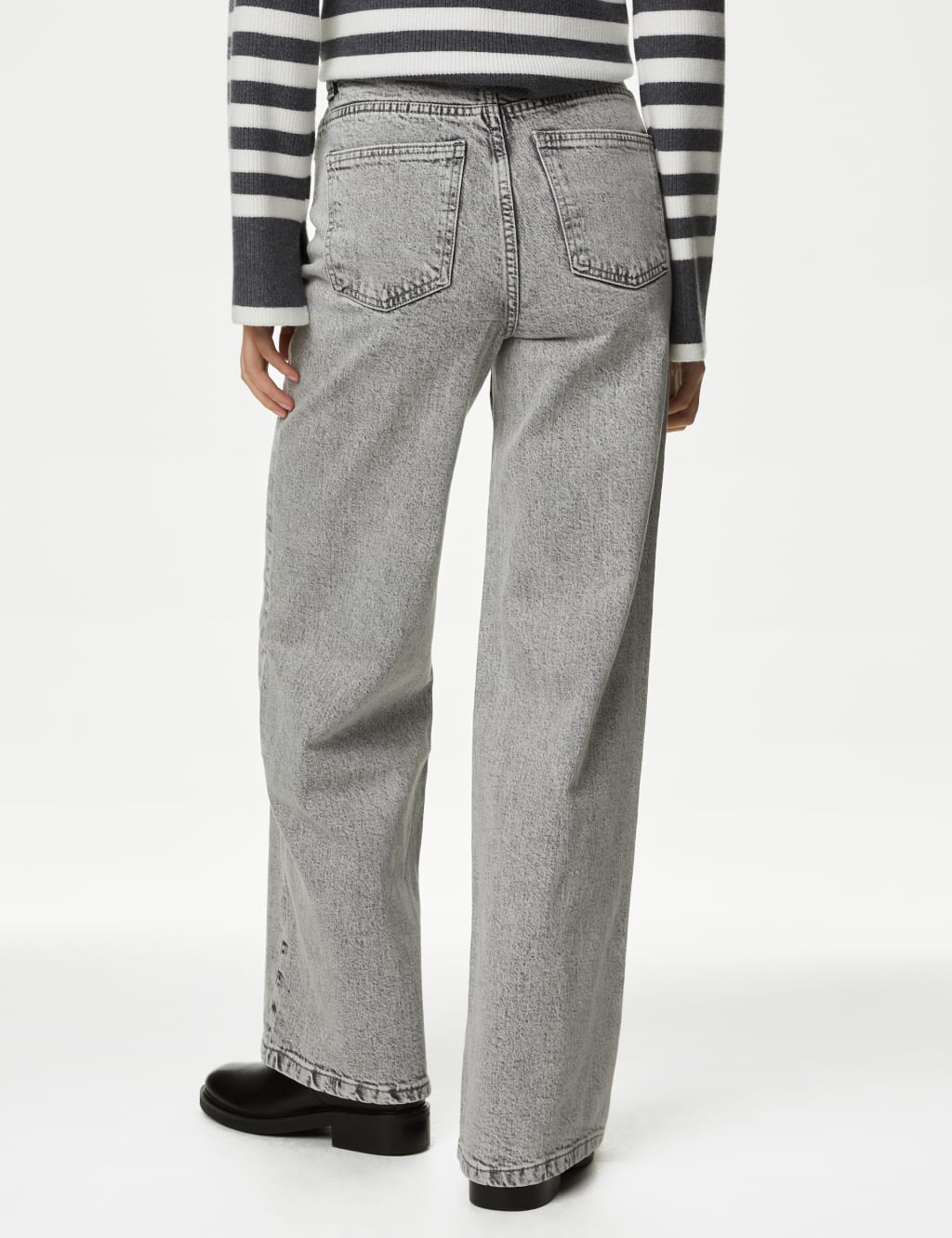 The Wide-Leg Jeans image 5