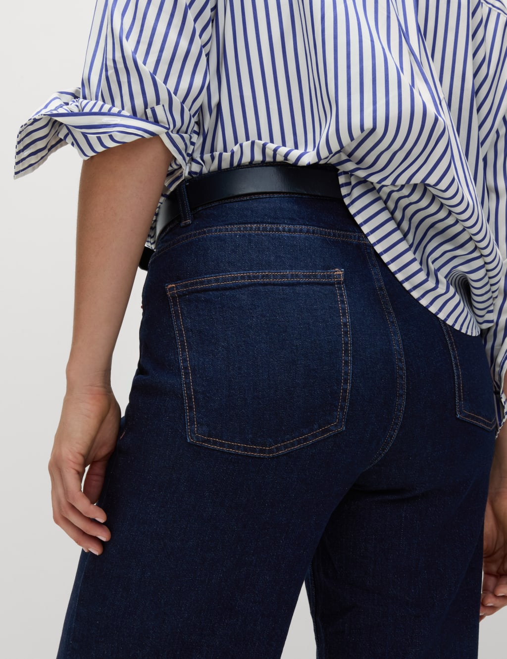 The Wide-Leg Jeans image 5