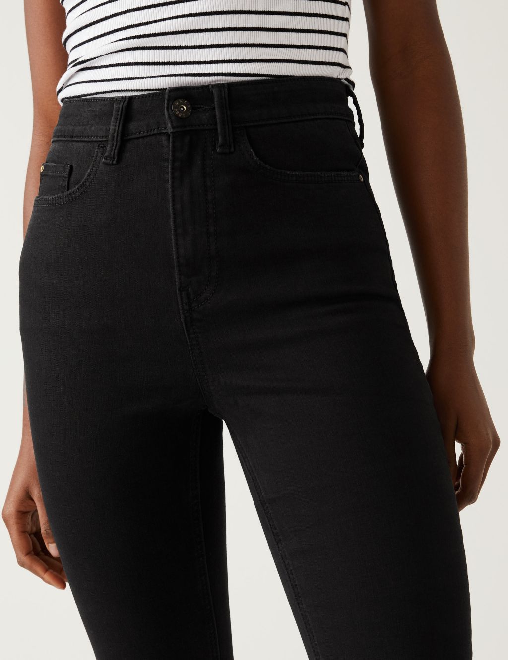 Supersoft High Waisted Skinny Cropped Jeans image 3