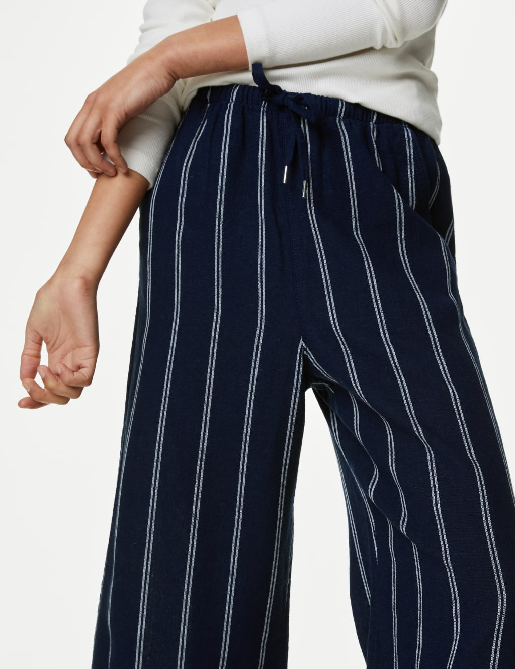 Linen Rich Wide Cropped Leg Trousers image 4