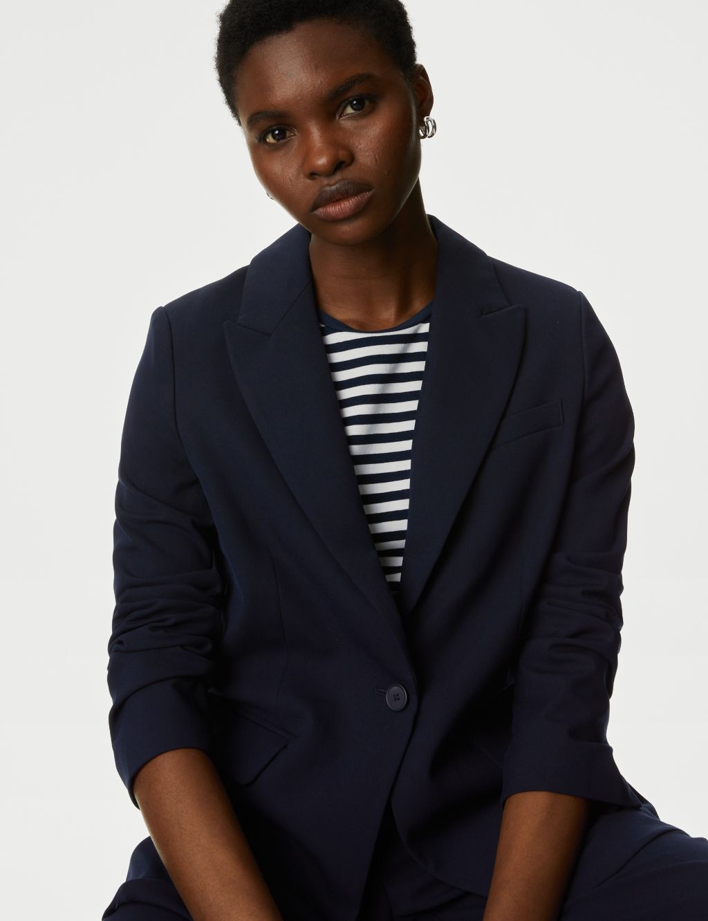 What to Wear With a Navy Blue Blazer
