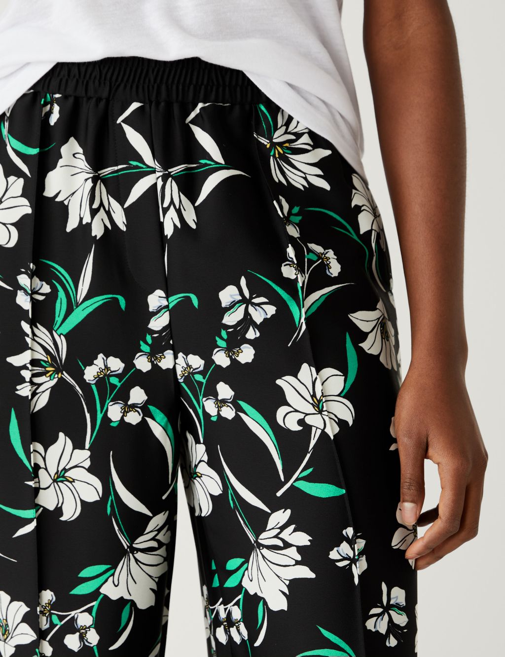 Crepe Floral Wide Leg Trousers image 3