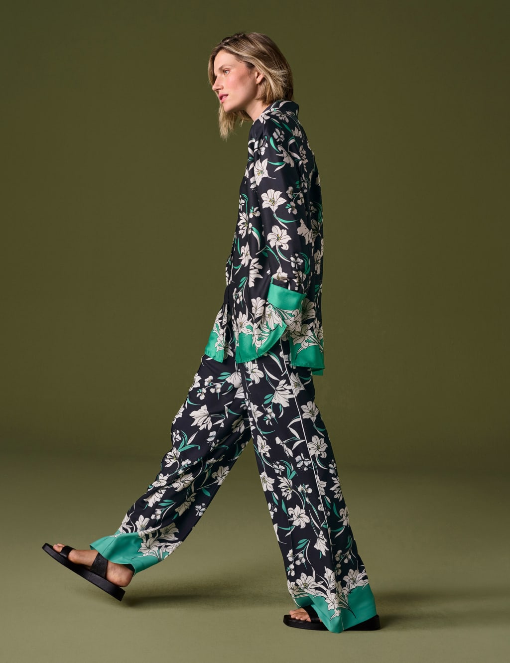 Crepe Floral Wide Leg Trousers image 5