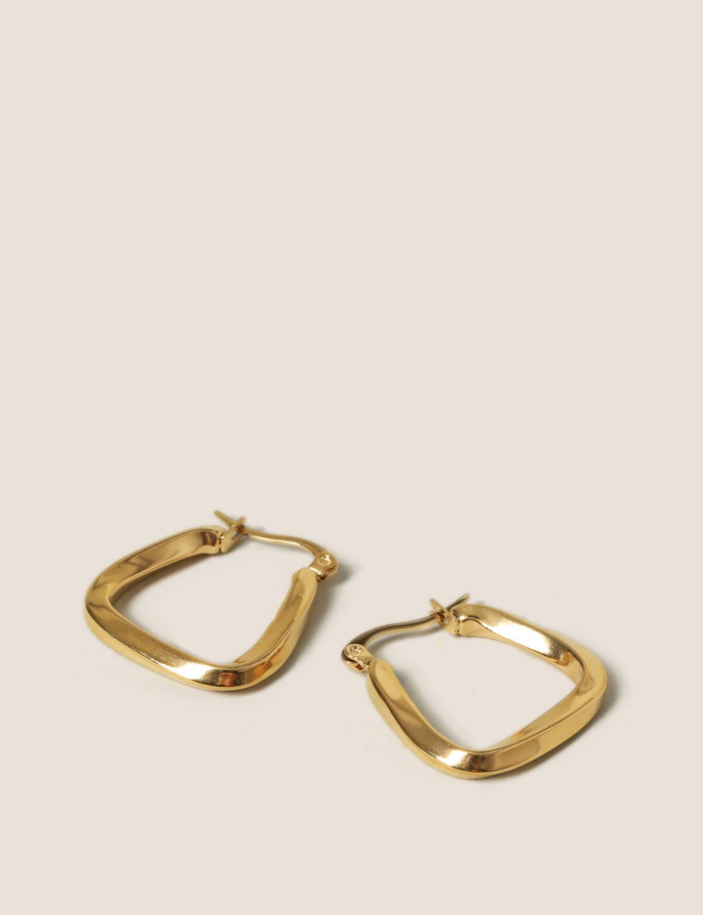 Chanel CC Light Gold Hoop Earrings – REDELUXE