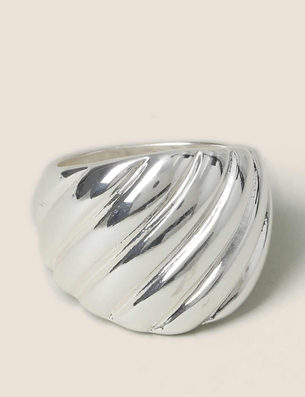 Silver Waved Ring image 2