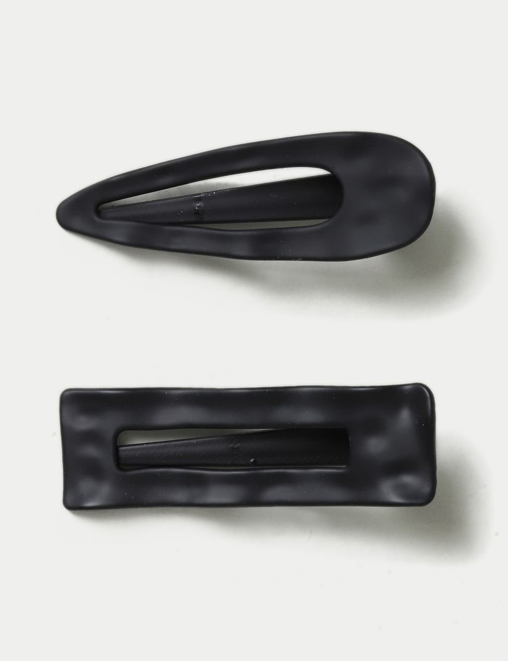2 Pack Black Statement Clips image 1