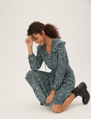 

Womens M&S Collection Tailliertes Midikleid mit Tiermuster und Rüschendetail - Khaki Mix, Khaki Mix