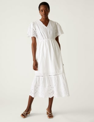 

Womens M&S Collection Midi-Teekleid aus reiner Baumwolle mit V-Ausschnitt und Lochstickerei - Soft White, Soft White