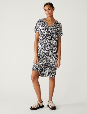 

M&S Collection Vestido recto por la rodilla con estampado animal de escote en picoWomens - Navy Mix, Navy Mix